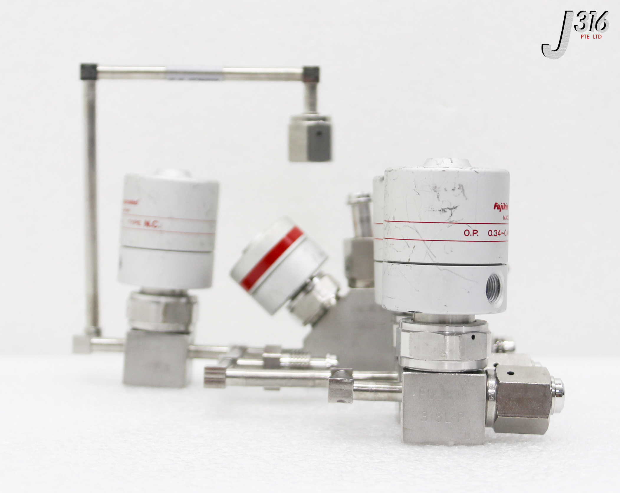 user 37617 APPLIED MATERIALS 6-WAY MANIFOLD 4 VALVE, CLEAN LINE #5 0050